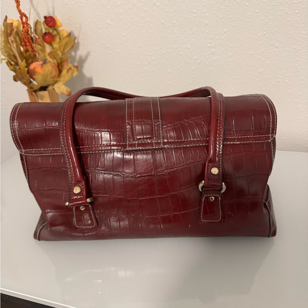Liz Claiborne Rich Burgundy Vintage Handbag with magnetic closure - Picture 2 of 7